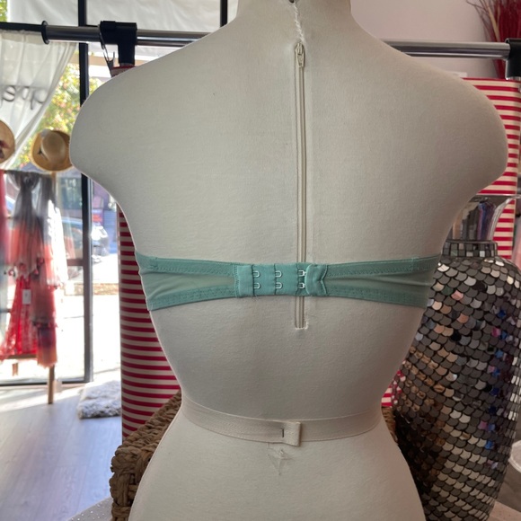 Victoria secret strapless bra - Picture 2 of 3